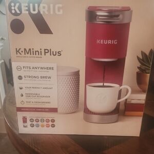 Keurig K-Mini Plus Coffee Maker - Cardinal Red